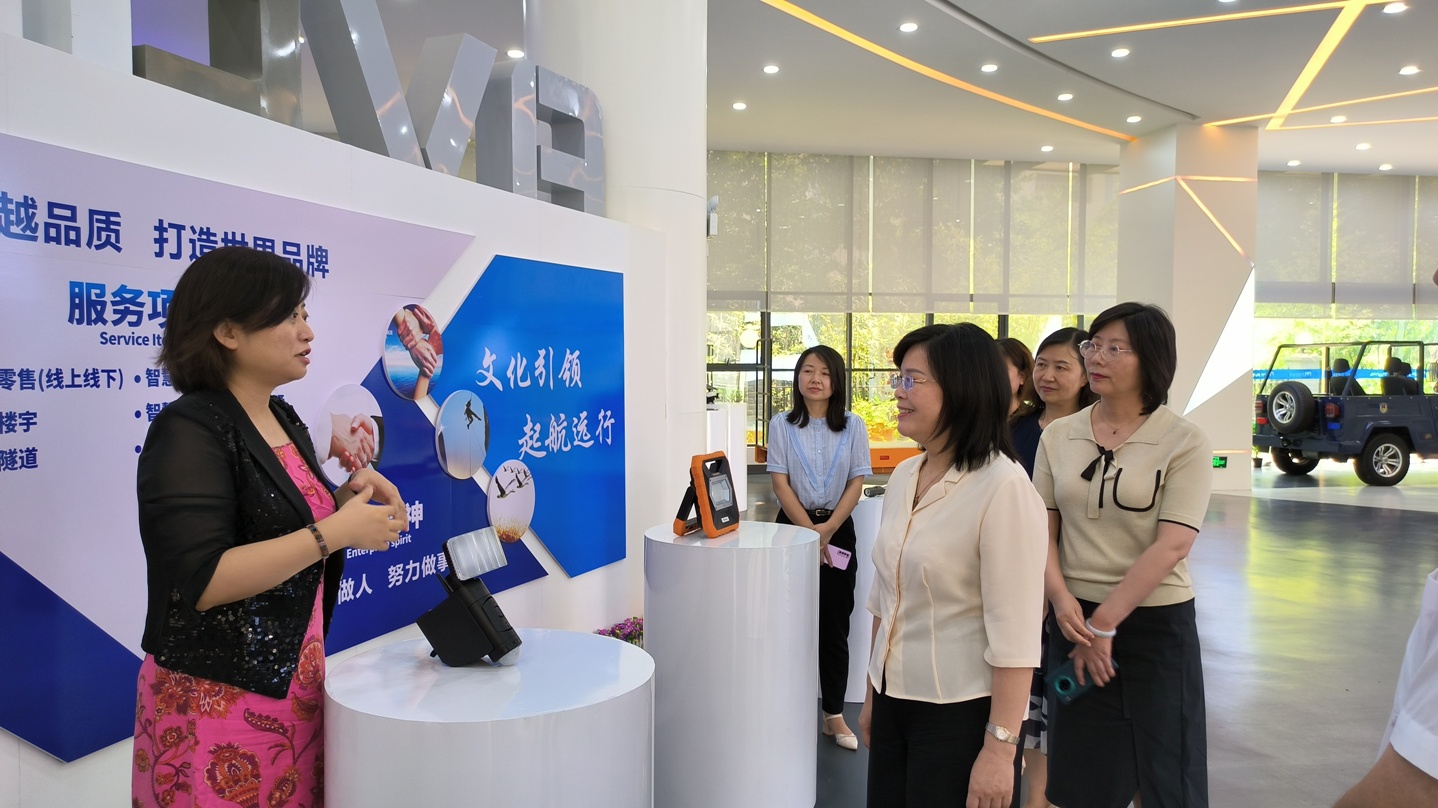 7月13日，省婦聯(lián)黨組書記、主席楊曉曼一行到全國巾幗建功先進(jìn)集體--成威科技調(diào)研3.jpg